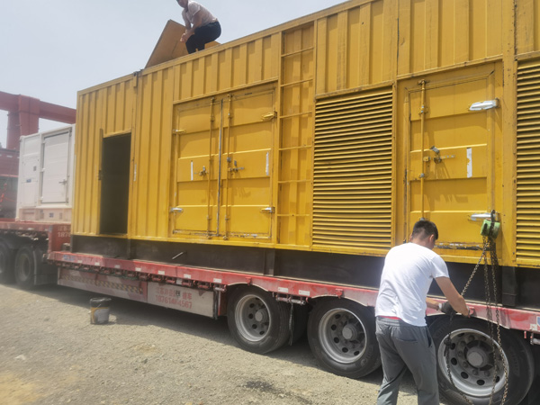王下乡除了负载情况和发动机维护，还有哪些因素会影响 200kw 柴油发电机的油耗？