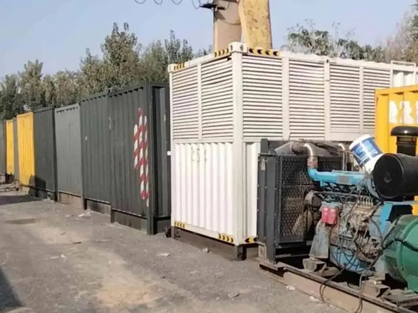 王下乡200KW柴油发电机机组每小时油耗是多少？